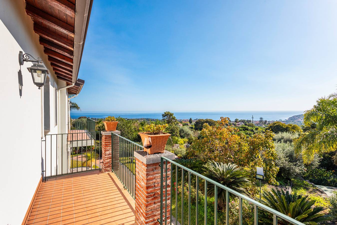 Villa Vittoria - Santa Tecla' con vista mare, Wi-Fi e aria condizionata in Acireale, Catania e dintorni