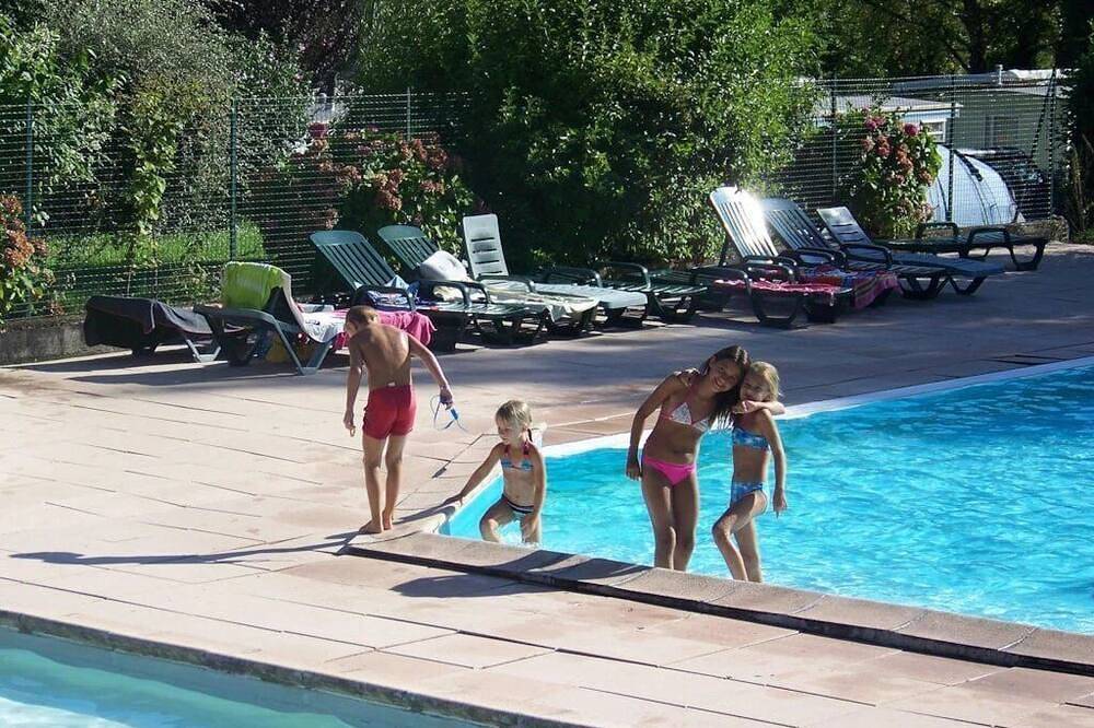 Camping 3 étoiles familial avec piscine et pataugeoire in Allevard, Isère