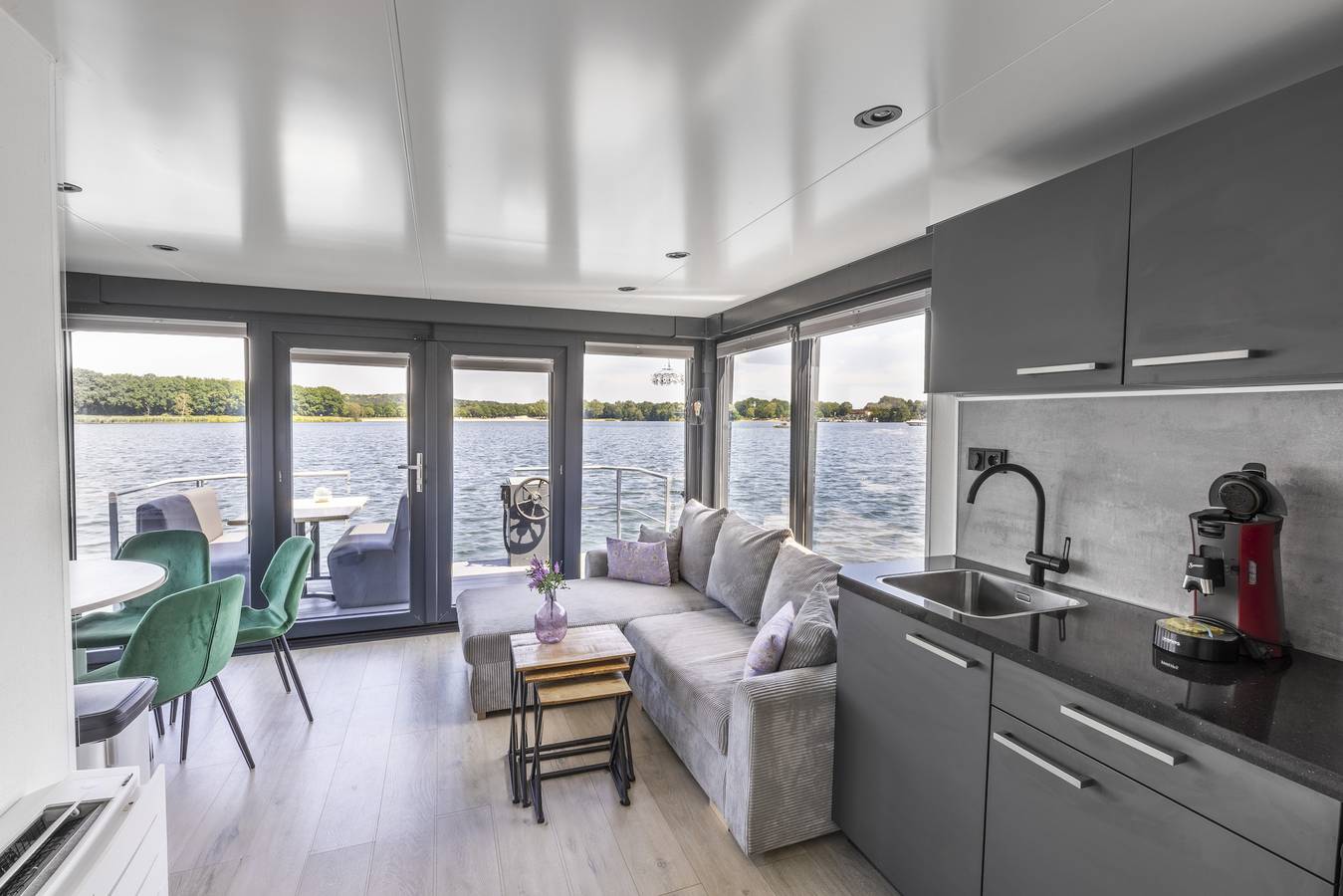 Huren Houseboat — Houseboat Marina Mookerplas met Xl Hottub | 4 - 6 personen in Middelaar, Nationaal Park De Maasduinen