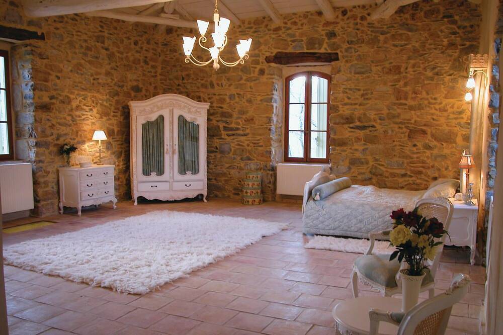 Maison de 5 chambres acceptant les. in Anduze, Parc national des Cévennes