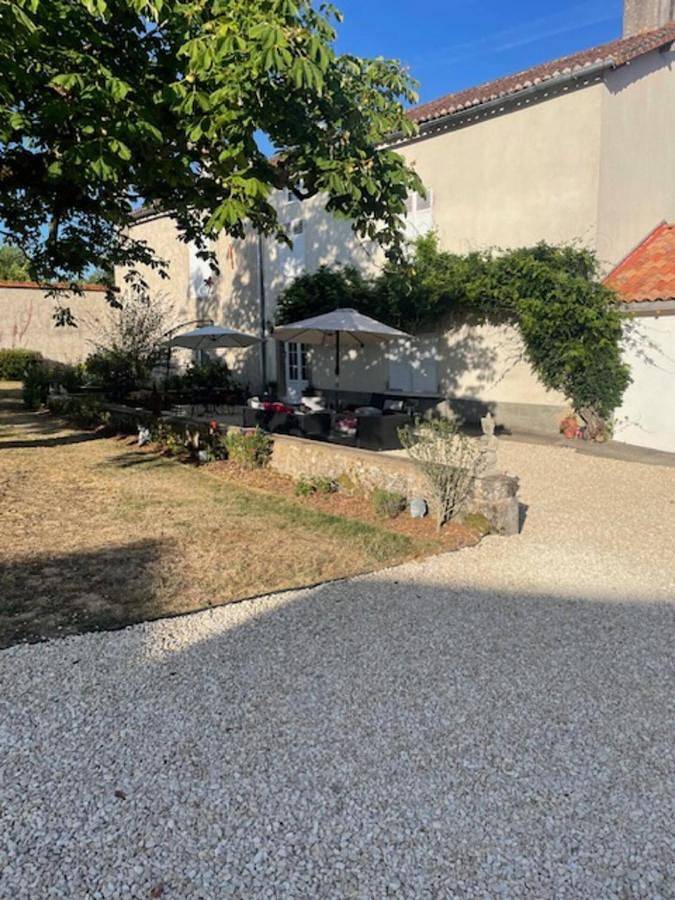 Chambre d’hôte pour 2 personnes, avec Terrasse ainsi que Jardin et Vue à Payroux