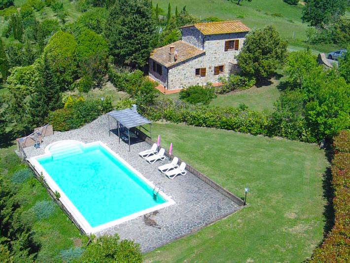 Casa vacanza per 4 persone, con panorama e giardino in Pomarance