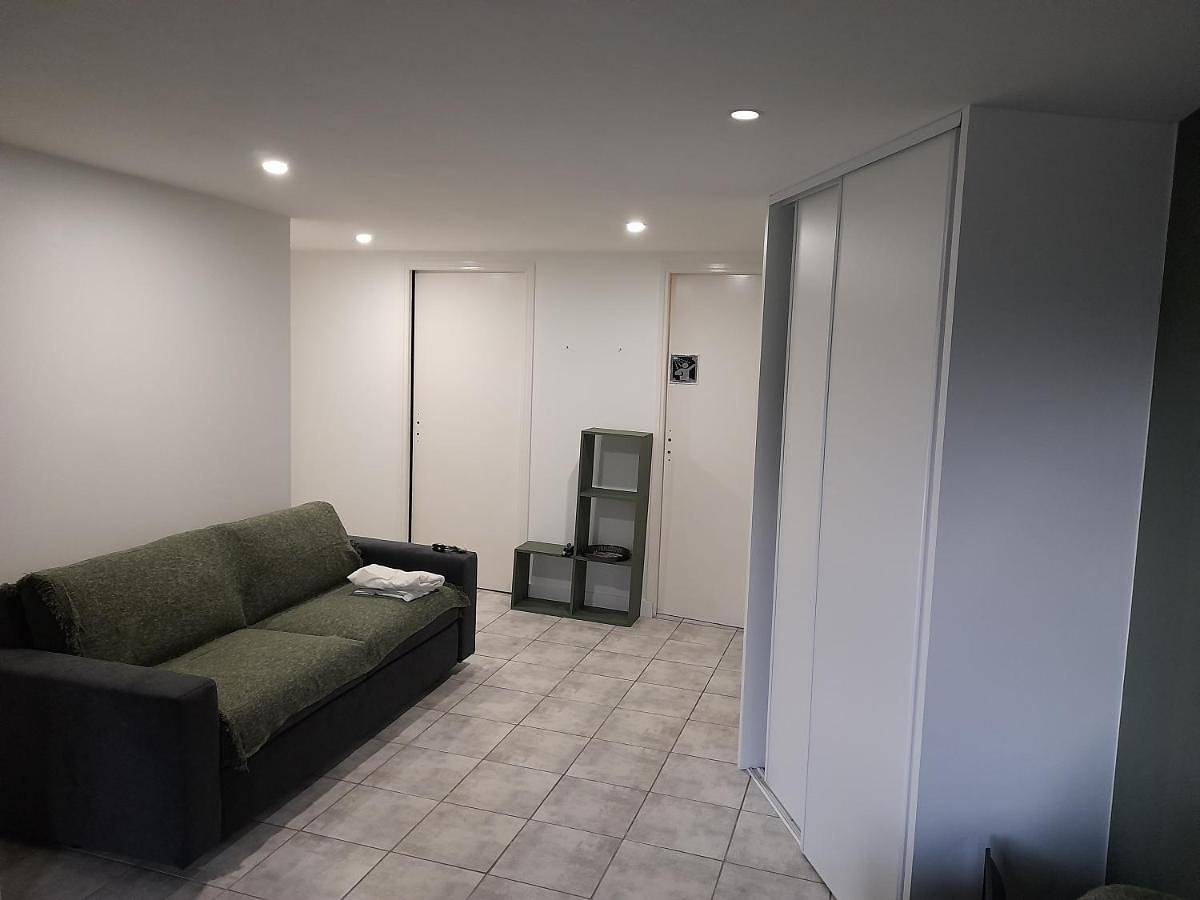 Appartement entier, A 5 mns du Puy de Dôme avec Vue imprenable Studio rez de jardin 24m2 neuf à Laschamps in Saint-Genès-Champanelle, Parc naturel régional des Volcans d'Auvergne