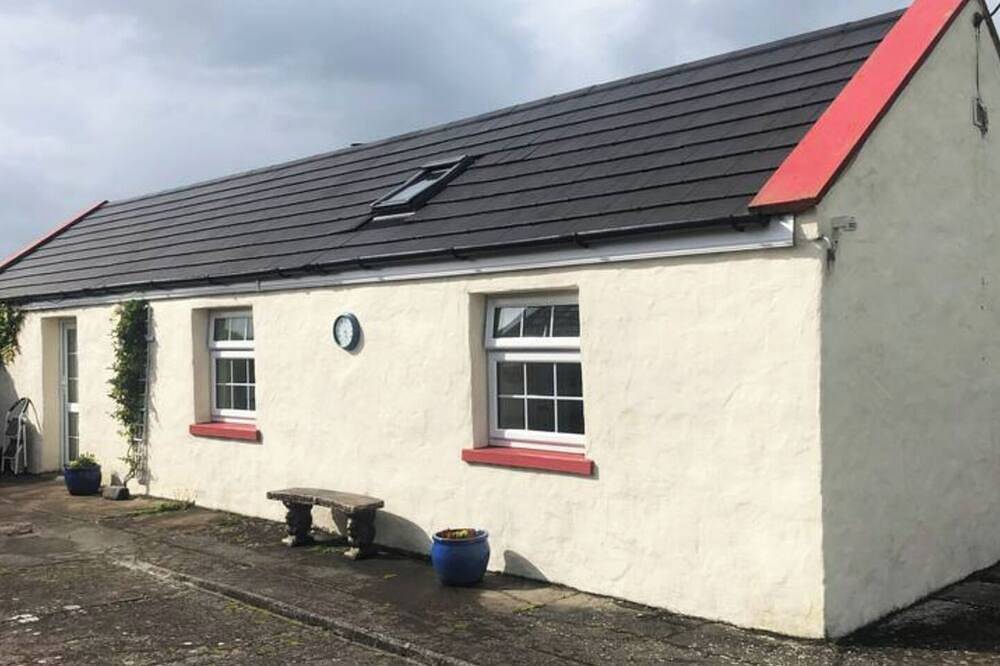 Greenacres Mews ,Lovely  quaint Cottage     Ideal base for Touring Connemara in Castlebar, County Mayo