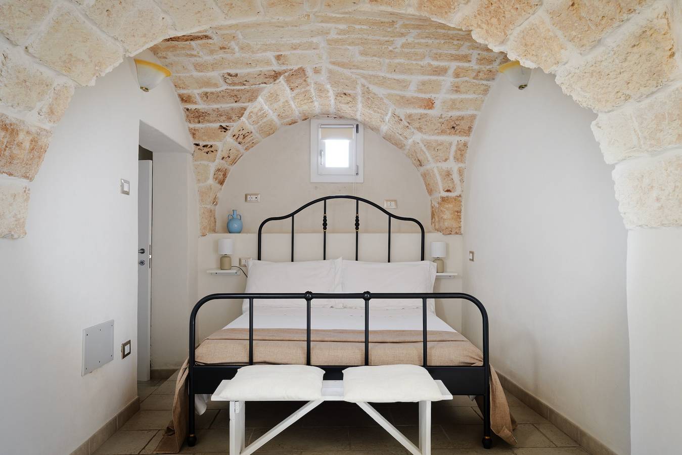 Camera 'Serranova' con terrazza privata, Wi-Fi e aria condizionata in Carovigno, Salento
