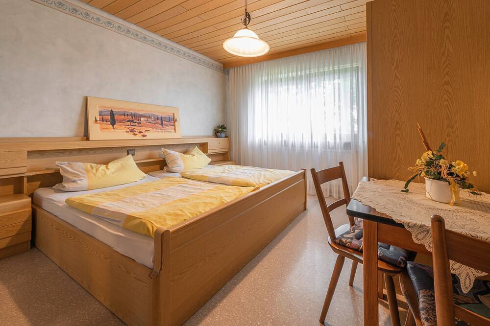 Gasthof - Pension - Drei Linden - Kategorie C: Doppelzimmer in Pegnitz, Fränkische Schweiz