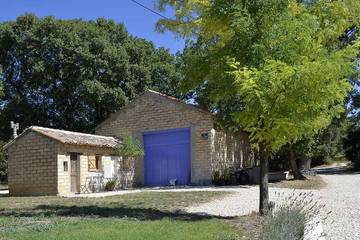 Gîte pour 2 personnes, avec piscine à Mazan