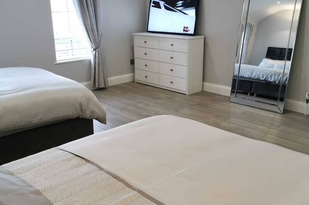 Ganze Wohnung, Modern 3-Bed Apartment in Magherafelt Sleeps 8 in Lough Neagh