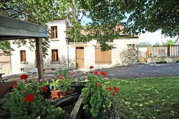 Gîte pour 12 personnes, avec jardin à Arnac-la-Poste