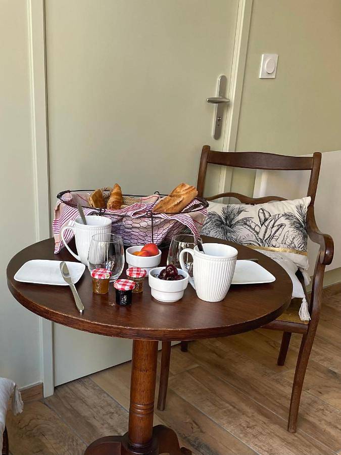 Location de vacances pour 2 personnes, avec terrasse ainsi que jacuzzi et jardin à Saint-Flour - 2