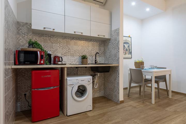 Entire apartment, Sardinia Re - Arcivescovado 9 - Room 2 in Sassari, Sassari Province