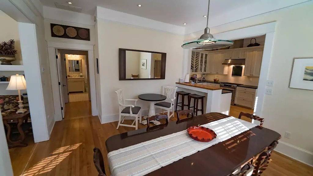 Deluxe Downtown Bungalow - fenced in yard, pet friendly. in Brevard, Transylvania County