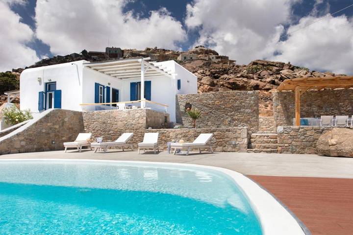 Villa with pool for 7 people, with terrace and view as well as pool, with pets in Mykonos