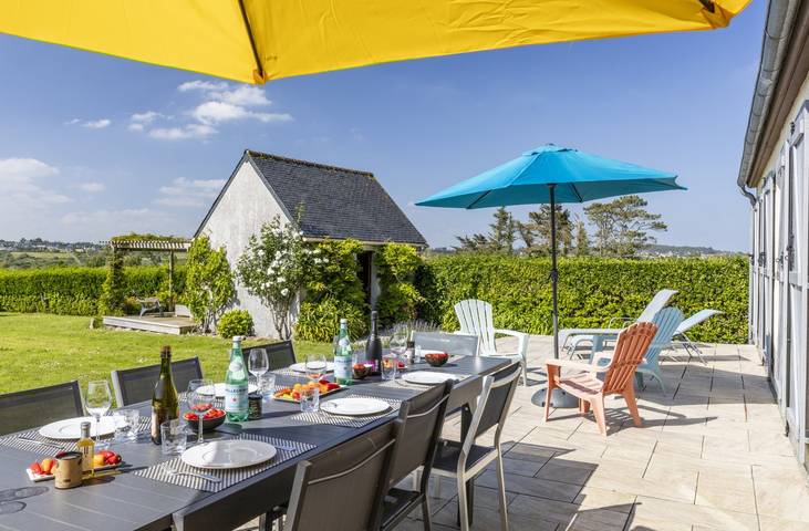 Gîte pour 9 personnes, avec terrasse et jardin, animaux acceptés dans Plage De Goulien
