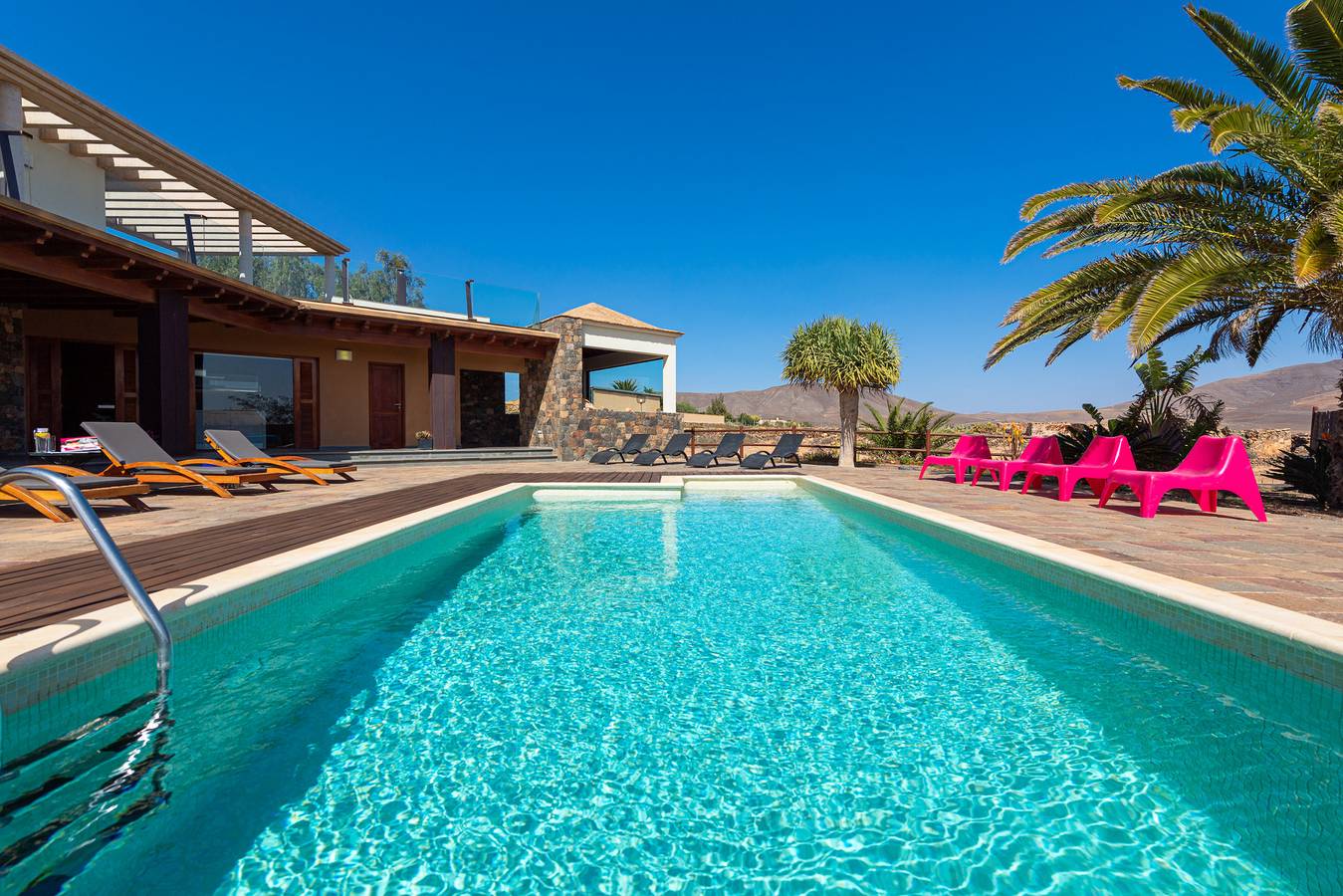 Casa Atlanntes: piscina climatizada, jardín de 4000m² - Homeforguest in Triquivijate, Antigua