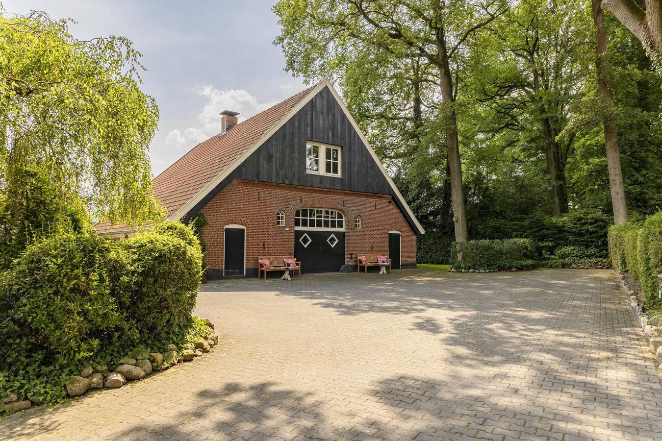 Authentische 14-Personen-Gruppenunterkunft mit Hottub in Twente in Losser, Twente