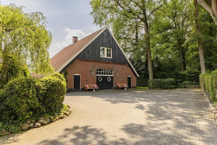 Vakantiehuis voor 14 personen, with Whirlpool and Terras as well as Tuin in Losser