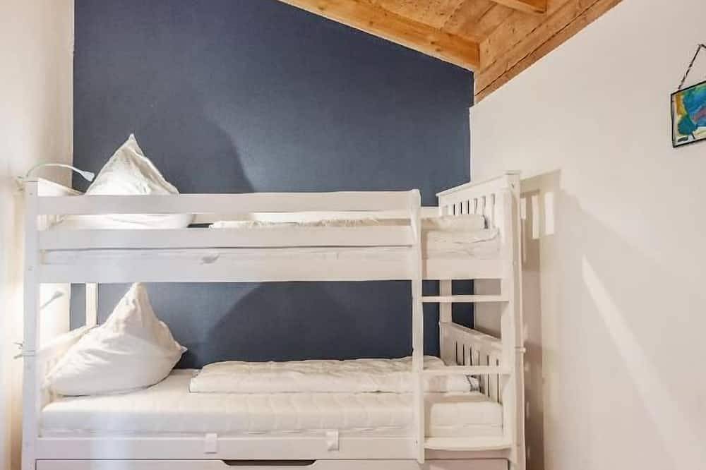 Ganze Wohnung, Frisch renovierte Doppelhaushälfte (80qm) mit Terrasse und kleinem Garten in Haus im Wald, Grafenau