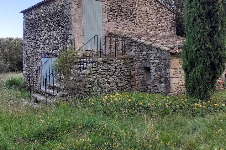 Gîte pour 6 personnes, avec jardin et piscine à Buoux