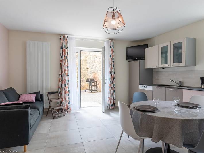 Charmantes Erdgeschoss-Cottage in Pommard mit Privatem Hof und Parkplatz in Pommard, Beaune und Umgebung