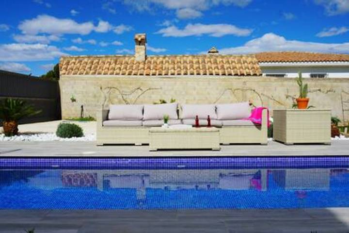 Location de vacances pour 6 personnes, avec piscine ainsi que jardin et terrasse à Vinaròs - 3