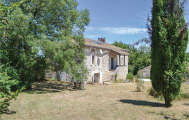 Gîte pour 15 personnes, avec terrasse ainsi que piscine et jardin à Carnac-Rouffiac