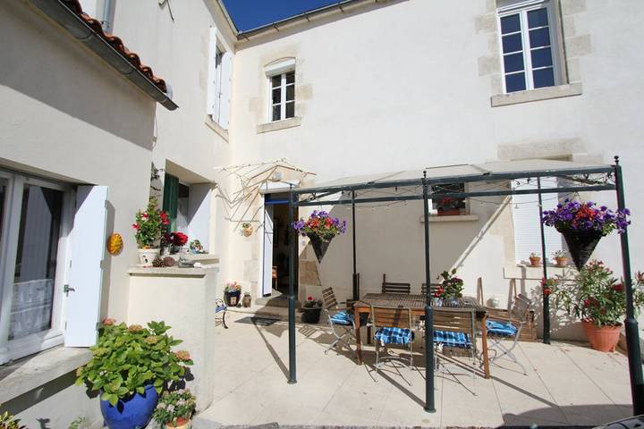 Chambre d’hôte pour 2 personnes, avec jardin et piscine