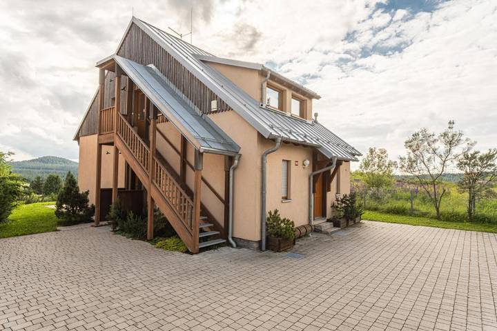 Vakantiewoning voor 6 personen, with Balkon and Terras as well as Tuin and Sauna in Bozi Dar
