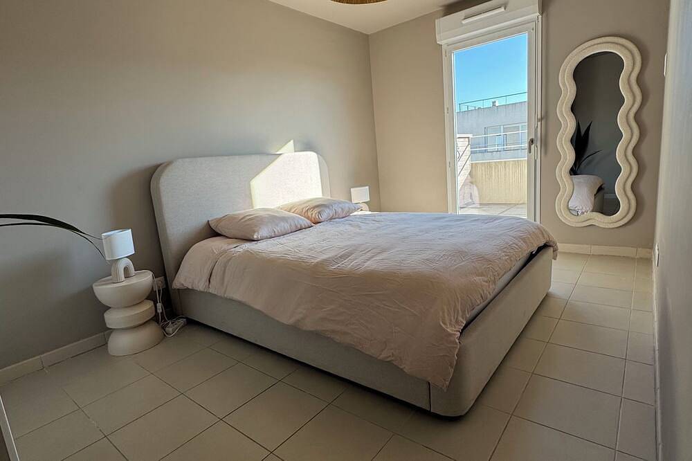 Apartamento entero, Standing apartment, large roof-top, parking, air conditioning in Juvignac, Côte d'Améthyste