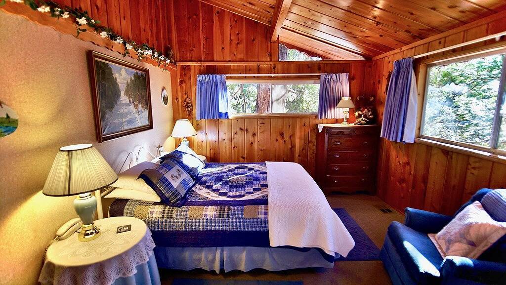 Log Cabin for 4 Guests in Idyllwild, Riverside County