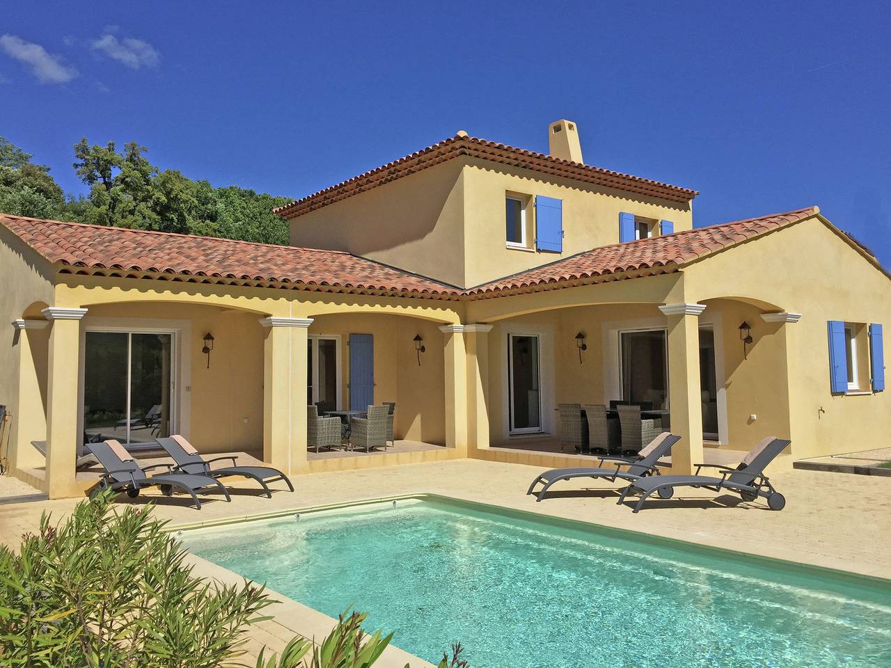 Villa contemporánea con piscina in Plan-de-la-Tour, Region de Draguignan