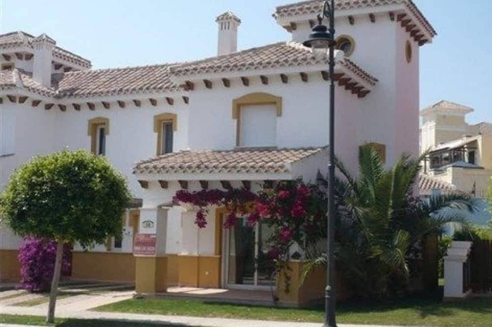Villa fabulosa en Golf Resort, marca nueva piscina privada. in Mar Menor Polaris World, Mar Menor