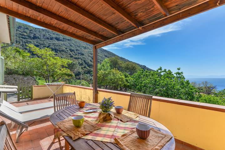 Location de vacances pour 4 personnes, avec jardin à Marciana