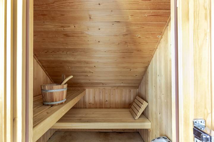 Vakantiepark voor 4 personen, with terras and tuin as well as sauna de Betuwe