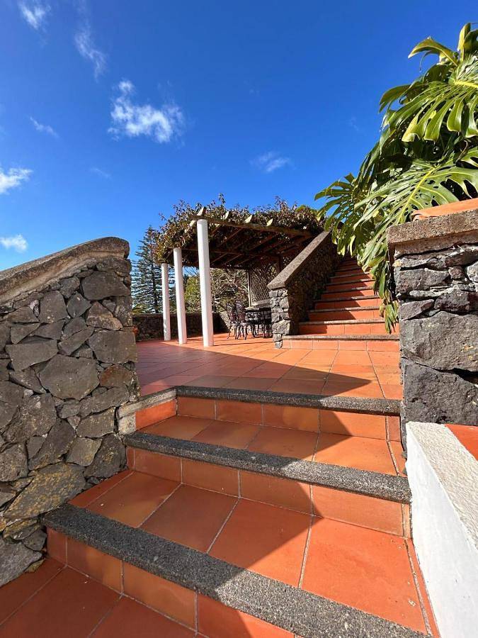 Casa rural para 5 personas, con Jacuzzi y Terraza además de Jardín y Piscina en Terra-Cha - 2