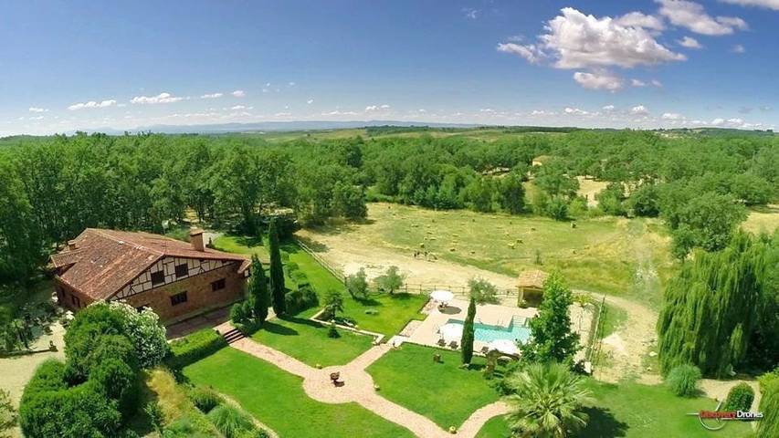 Casa de vacaciones para 12 personas, con Balcón y Terraza además de Jardín y Piscina en Cuacos de Yuste