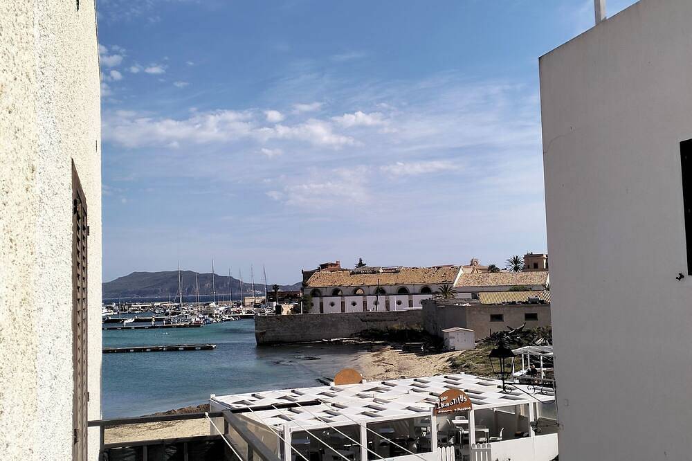 Entire apartment, Orange apartment 🍊 in Favignana City, Favignana