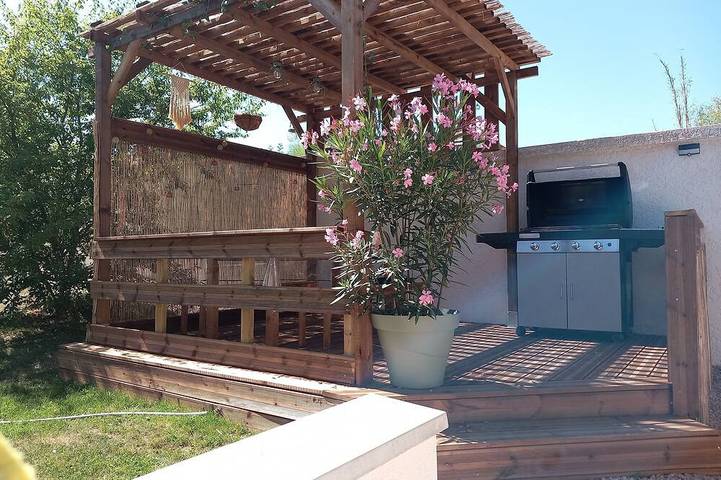 Location de vacances pour 8 personnes, avec jardin dans Champs