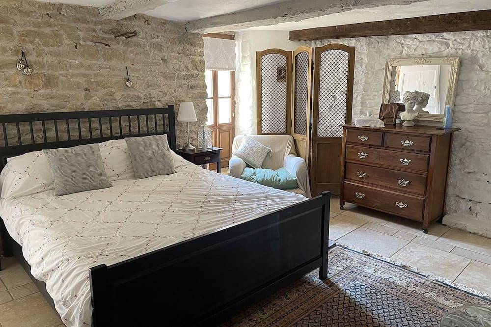 Maison traditionnelle française avec piscine privée et jardins. in Caylus, Quercy