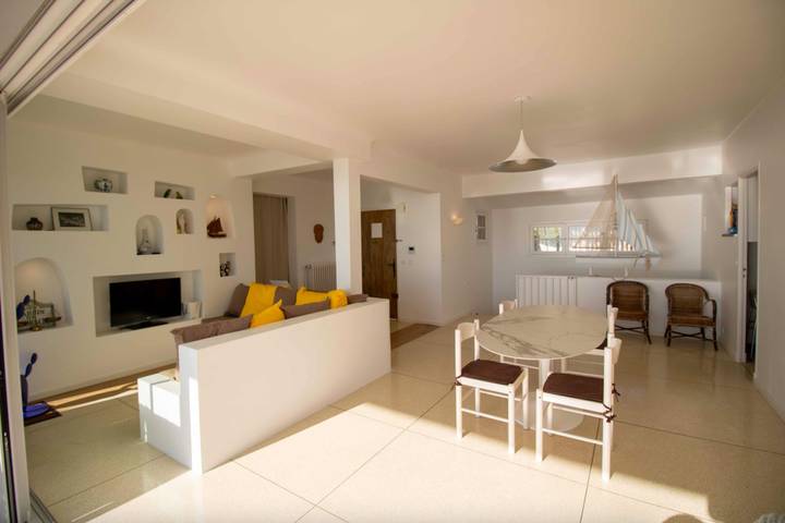 Location de vacances pour 12 personnes, avec piscine et jardin, adapté aux familles dans Plage Du Grand Boucharel Saint Aygulf - 4