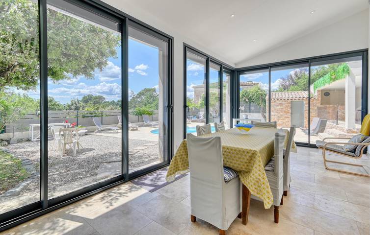 Appartement au bord de la piscine avec parking et Internet in Tourves, Région de Brignoles