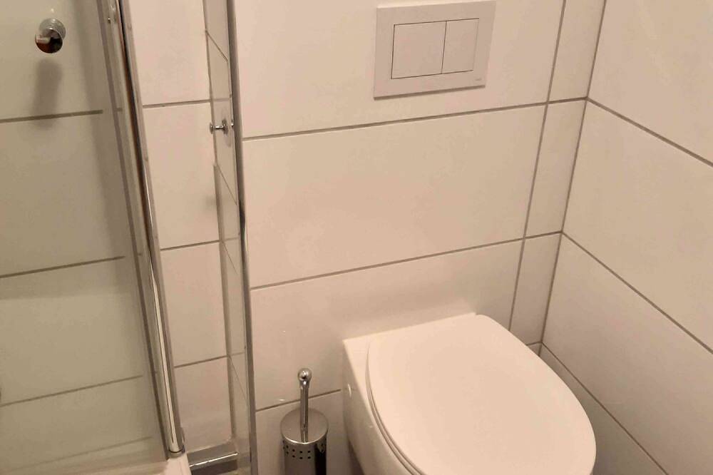 Ganze Wohnung, Wohnung am Rochusberg, ruhig gelegen mit eigenem Stellplatz. in Bingen am Rhein, Landkreis Mainz-Bingen