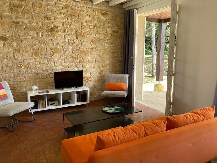 Location de vacances pour 6 personnes, avec vue ainsi que jardin et piscine à Trémolat - 4