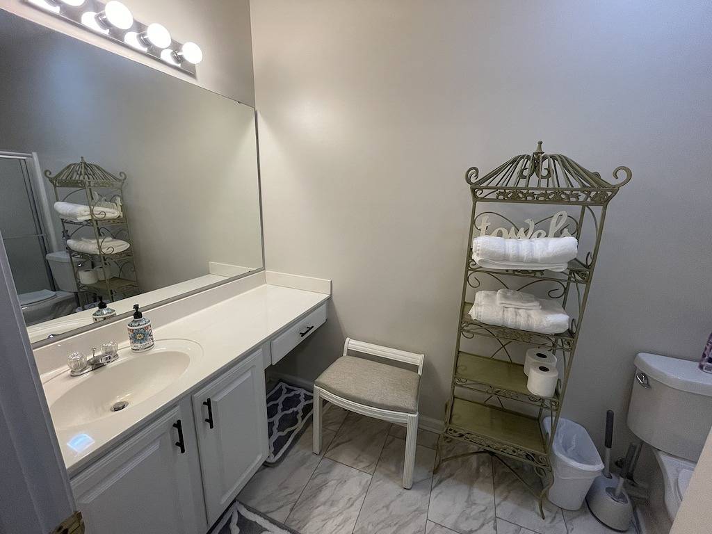 Ganze Wohnung, Beautiful King Suite-2 Br Lake Front Golf Condo - Sandpiper Bay Golf Club in Sunset Beach (NC), Brunswick County