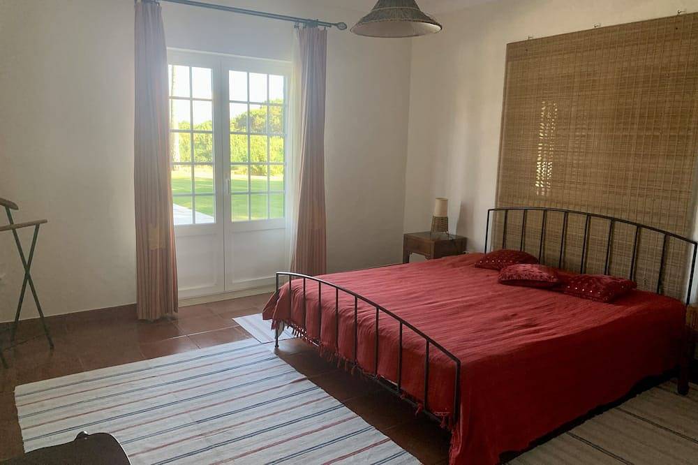 Villa mit Pool und Garten neben Golf und Strand in Vau, Leiria District