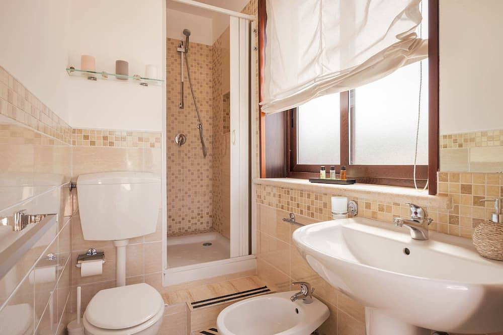 Villa mit Pool, Garten und Tischtennis, nur einen Steinwurf vom Meer entfernt in Citta del Mare, Palermo Provinz