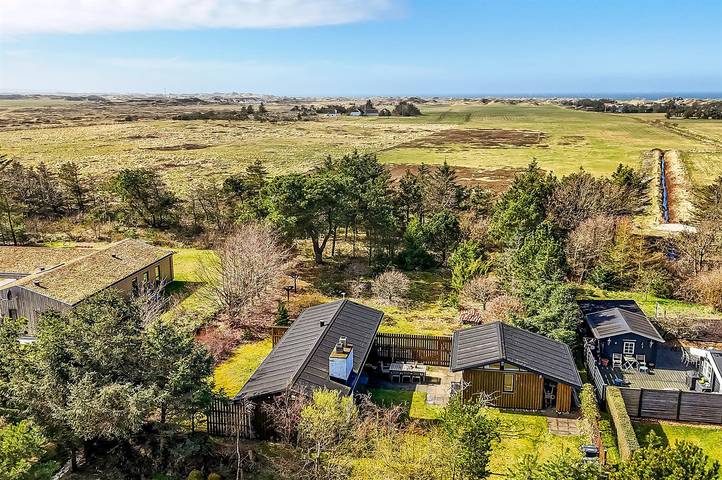 Ferieudlejning for 6 personer, med terrasse i Rødhus