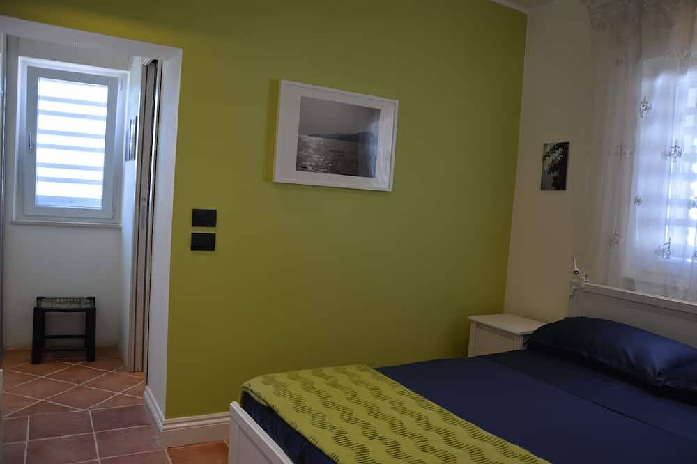 Villa moderna con piscina, vistas al mar y jardín mediterráneo. in San Giorgio (Bari), Region de Bari