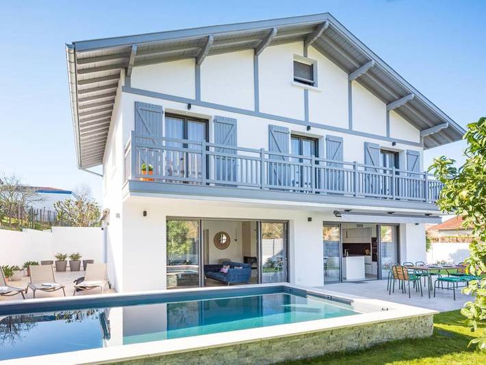 Villa voor 8 personen, with Terras and Tuin as well as Zwembad in Ciboure