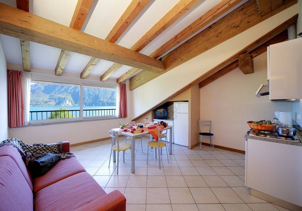 Ganze Wohnung, Residenz Zust Zweizimmer-Wohnung Bilo Dachgeschoss für 5 Personen in Comune di Verbania, Lago Maggiore (Piemont)